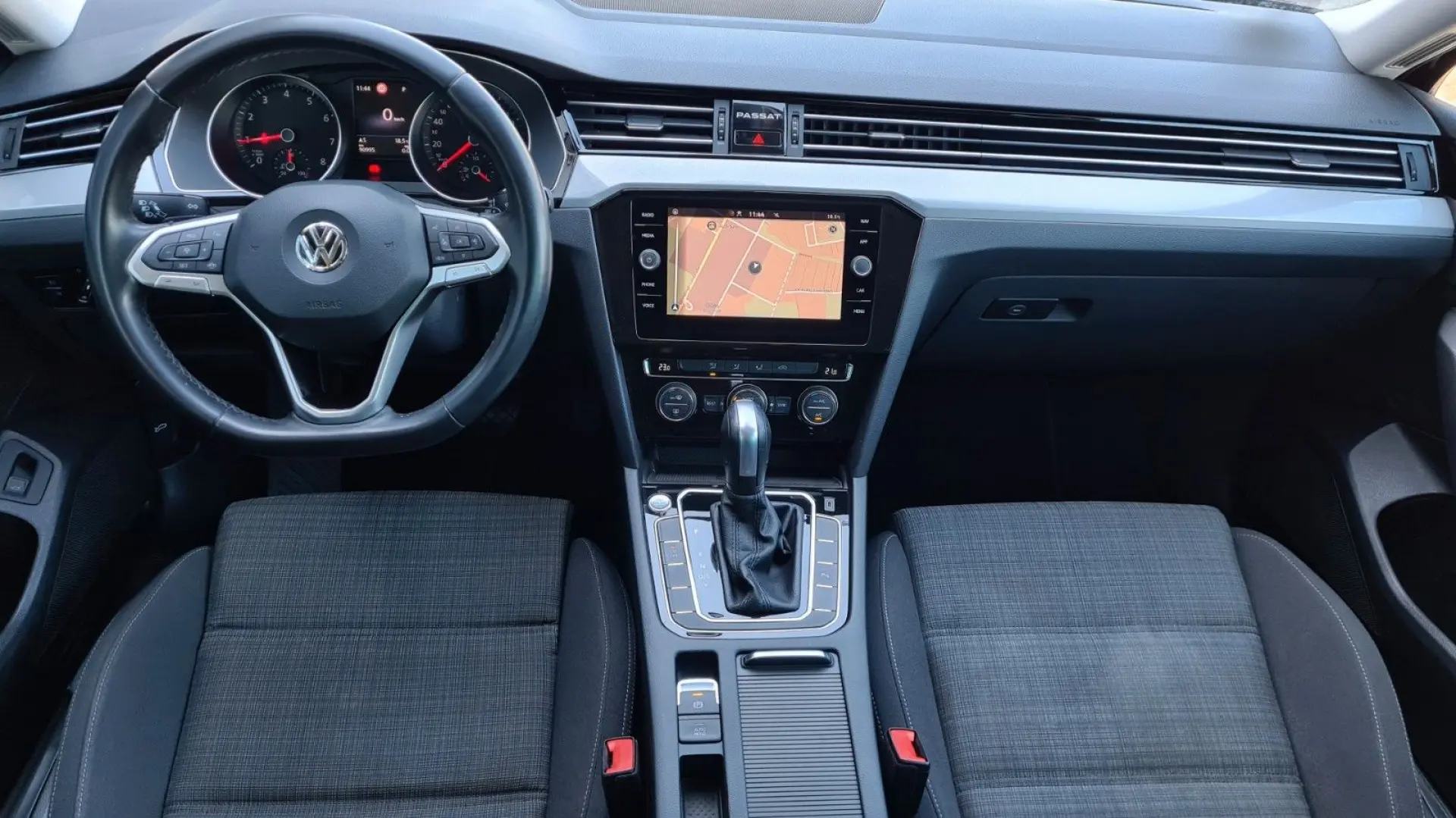 Passat Variant Business 1.5 TSi DSG - NAVI - AHK
