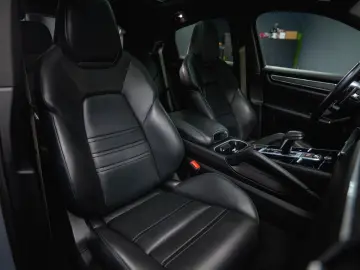 Cayenne Coupe Sport Chrono  Pano LED BOSE 21Zoll