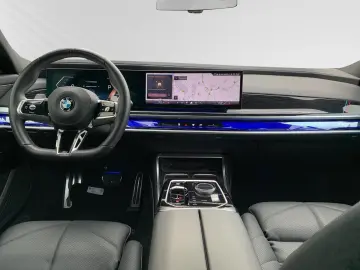 740d xDrive M Sport Bowers&Wilkins SkyLounge