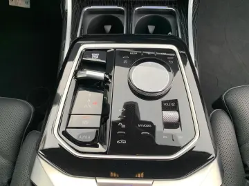740d xDrive M Sport Bowers&Wilkins SkyLounge