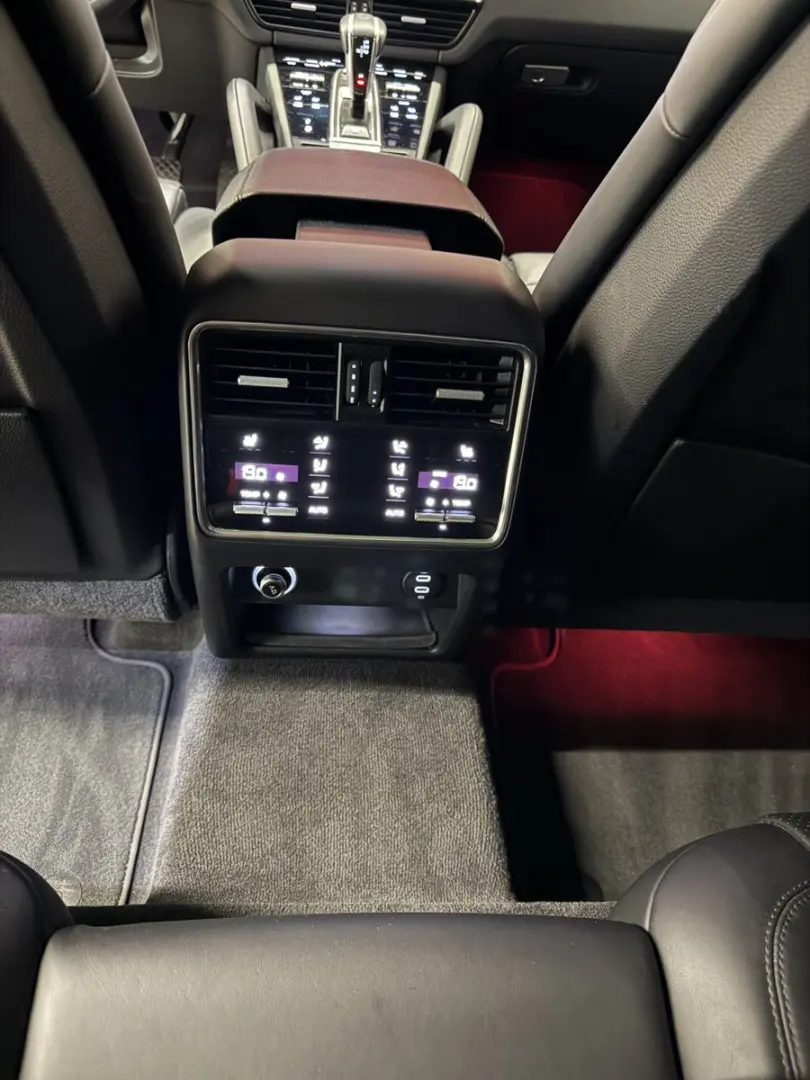 Cayenne Coupé Platinum Edition  Approved  FULL