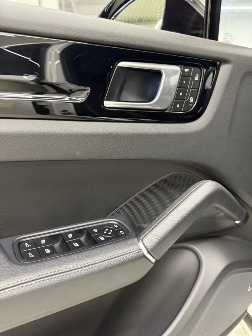 Cayenne Coupé Platinum Edition  Approved  FULL