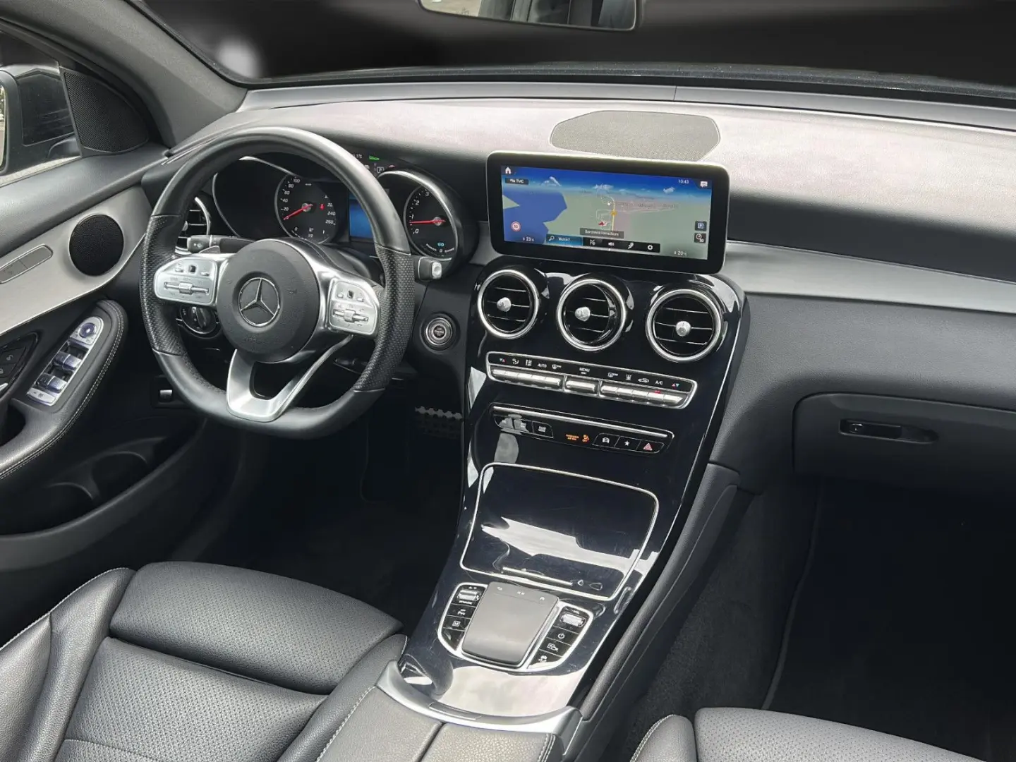 GLC 300 e AMG Coupe 19 STHZG Kamera Night Alcant