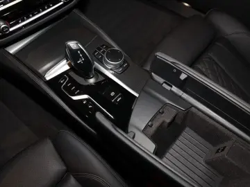 530e Lim. RFK DrivAssProf Laser HUD