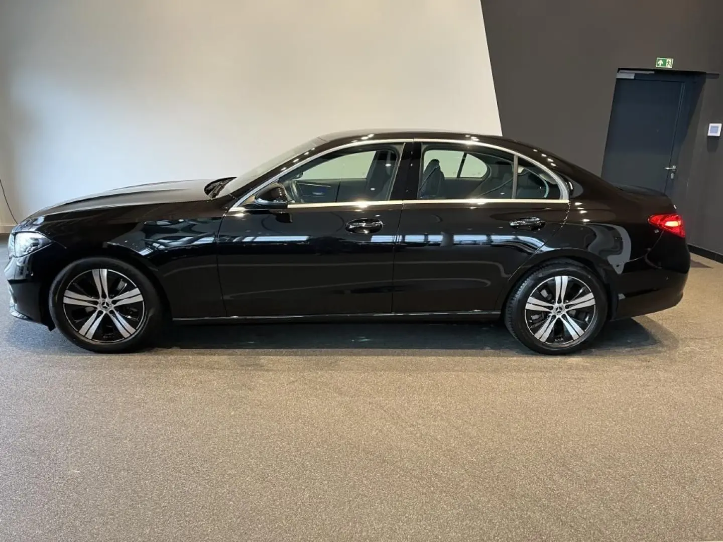 C 220 d  Avantgarde MBUX KAMERA AHK NAVI AUT SHZ