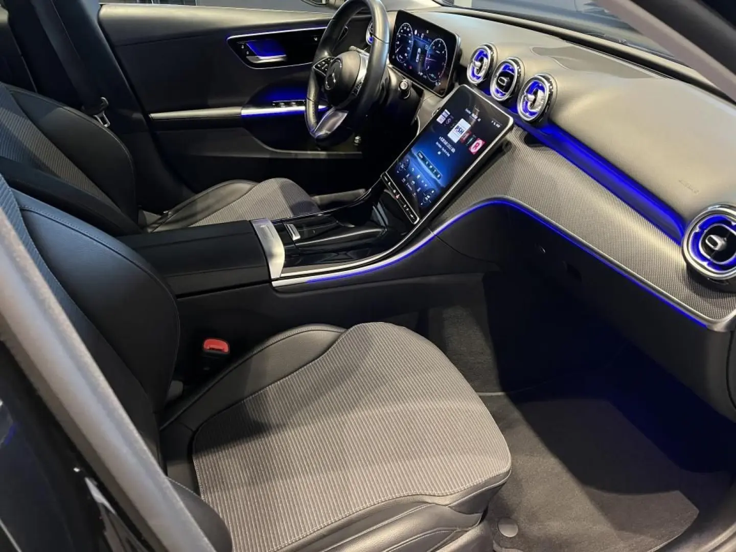 C 220 d  Avantgarde MBUX KAMERA AHK NAVI AUT SHZ