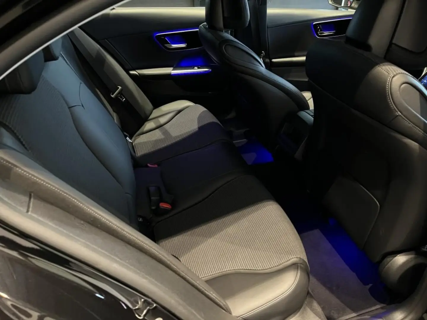 C 220 d  Avantgarde MBUX KAMERA AHK NAVI AUT SHZ