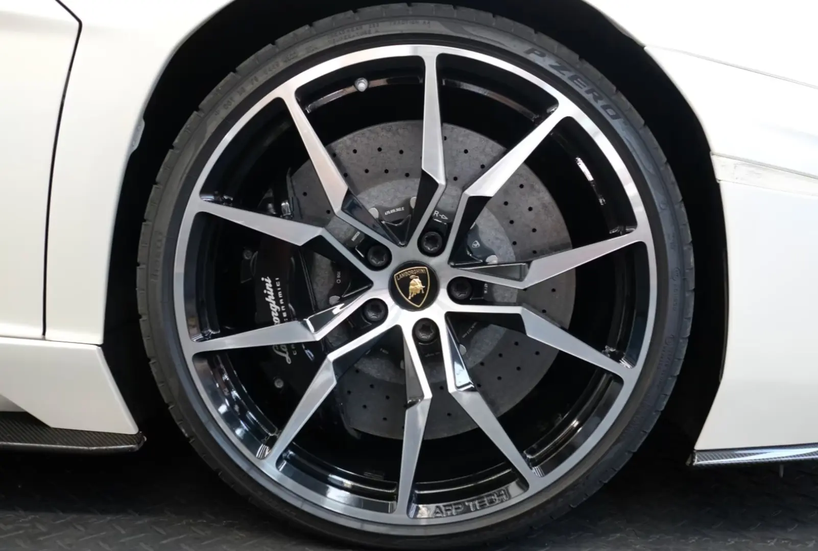 Lamborghini Aventador S CARBON LIFT AD PERSONAM CAM SERVICE