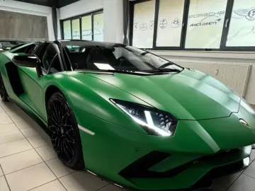 Lamborghini AVENTADOR S ROADSTER GREEN EXT&INT CARBON