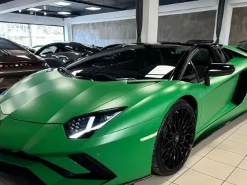 Lamborghini AVENTADOR S ROADSTER GREEN EXT&INT CARBON