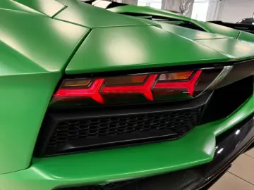 Lamborghini AVENTADOR S ROADSTER GREEN EXT&INT CARBON