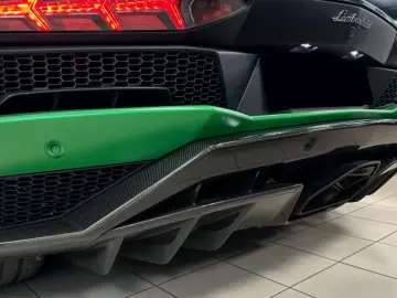 Lamborghini AVENTADOR S ROADSTER GREEN EXT&INT CARBON