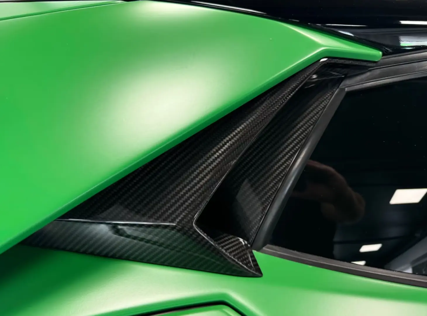 Lamborghini AVENTADOR S ROADSTER GREEN EXT&INT CARBON