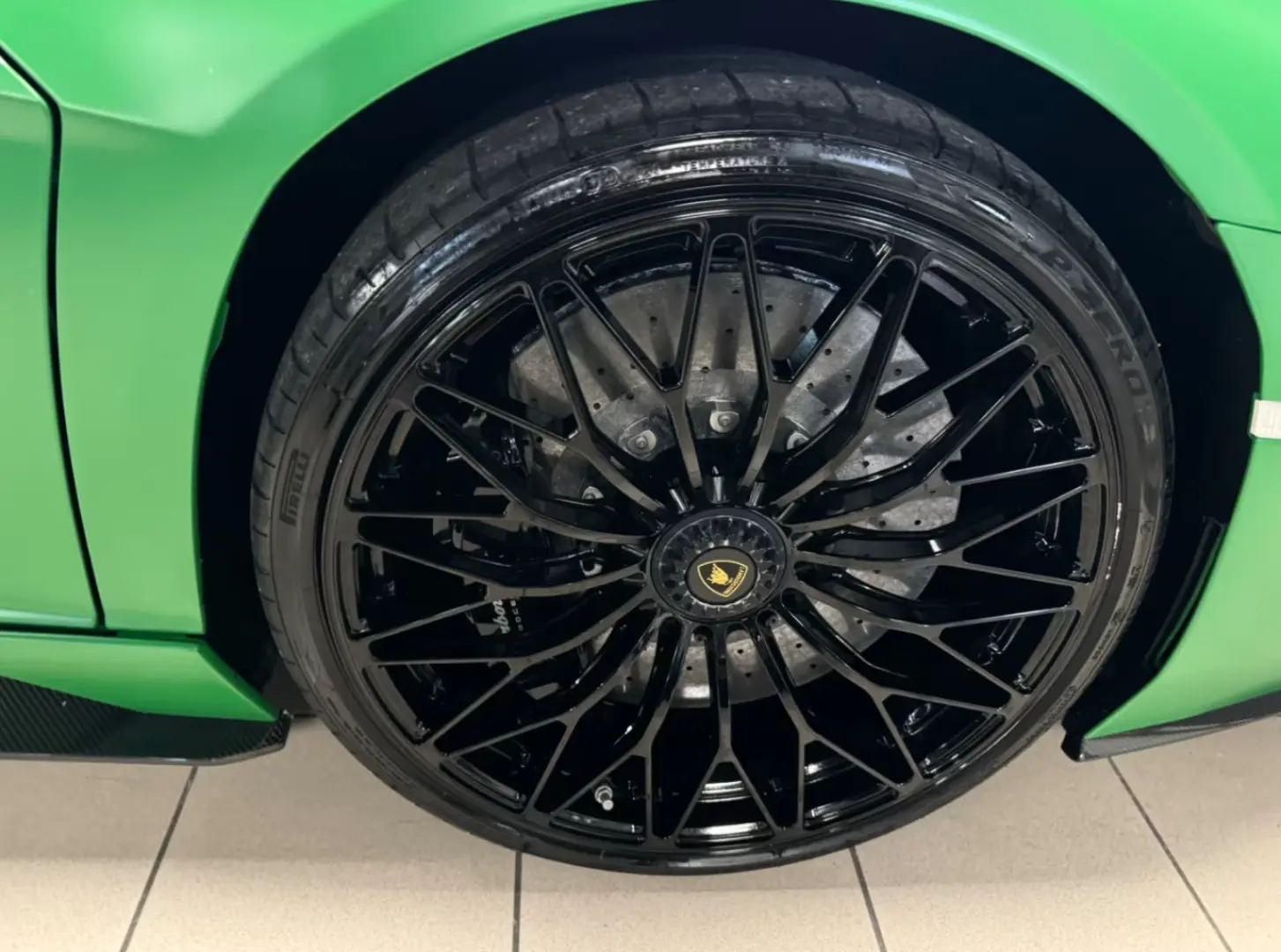 Lamborghini AVENTADOR S ROADSTER GREEN EXT&INT CARBON