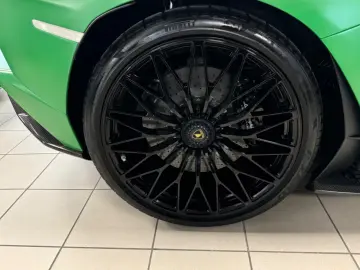 Lamborghini AVENTADOR S ROADSTER GREEN EXT&INT CARBON