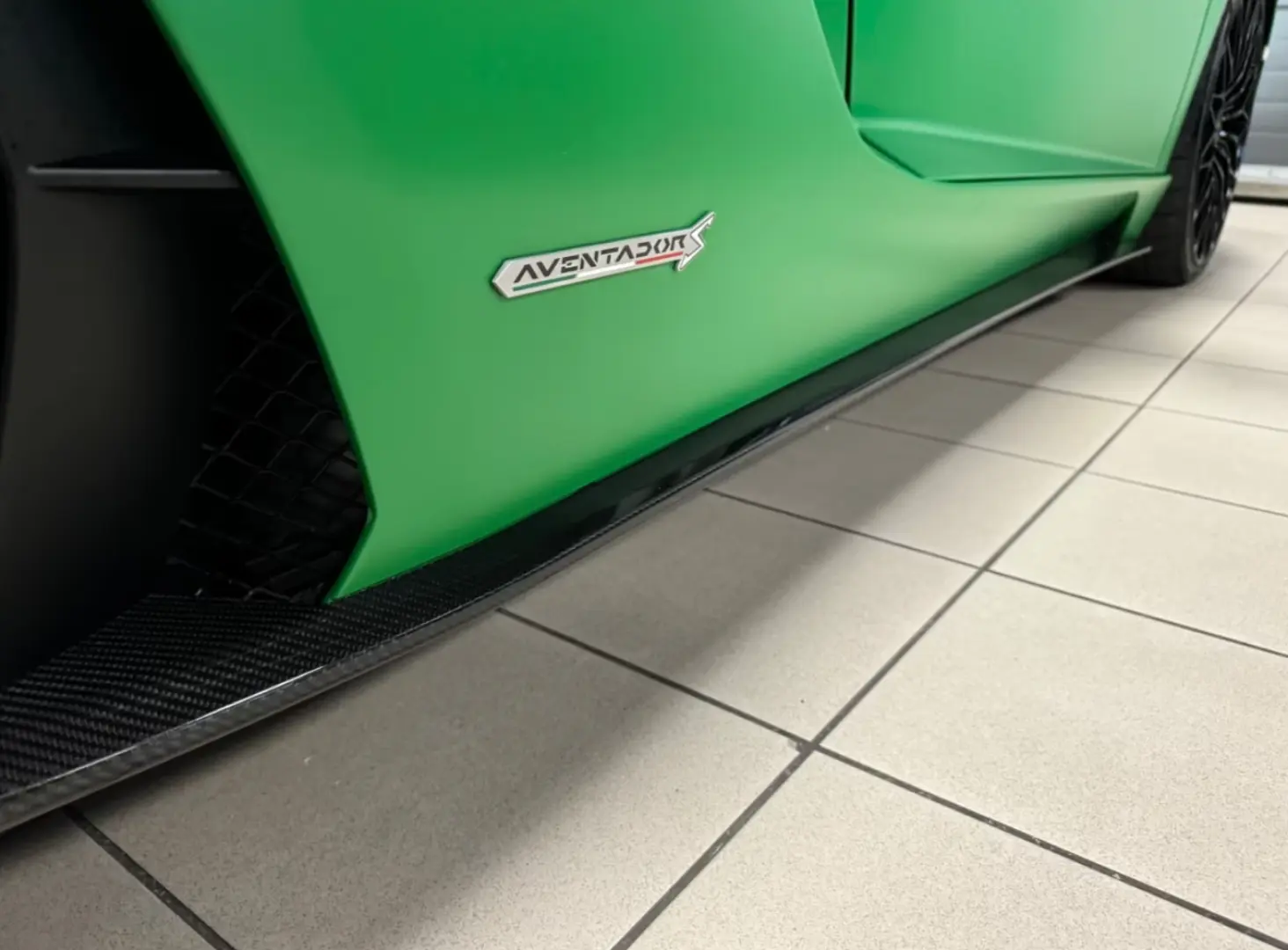 Lamborghini AVENTADOR S ROADSTER GREEN EXT&INT CARBON