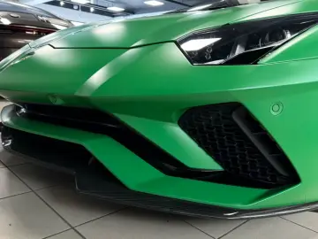 Lamborghini AVENTADOR S ROADSTER GREEN EXT&INT CARBON