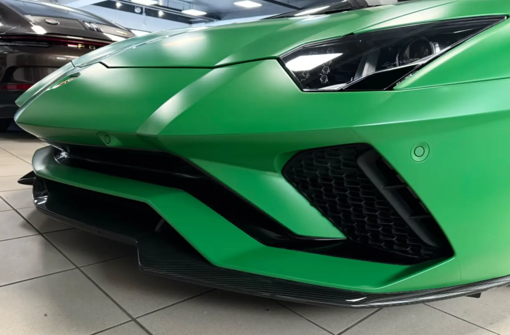 Lamborghini AVENTADOR S ROADSTER GREEN EXT&INT CARBON