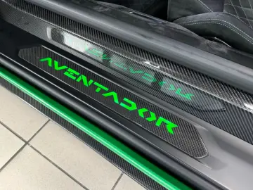 Lamborghini AVENTADOR S ROADSTER GREEN EXT&INT CARBON