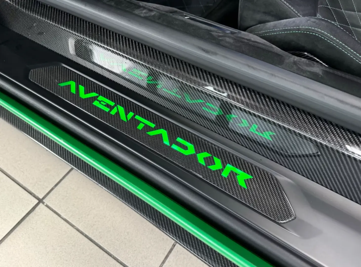 Lamborghini AVENTADOR S ROADSTER GREEN EXT&INT CARBON