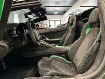 Lamborghini AVENTADOR S ROADSTER GREEN EXT&INT CARBON