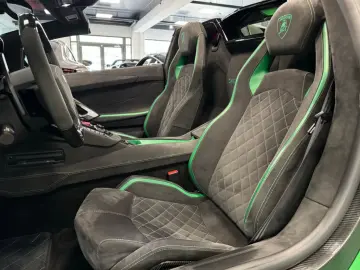 Lamborghini AVENTADOR S ROADSTER GREEN EXT&INT CARBON