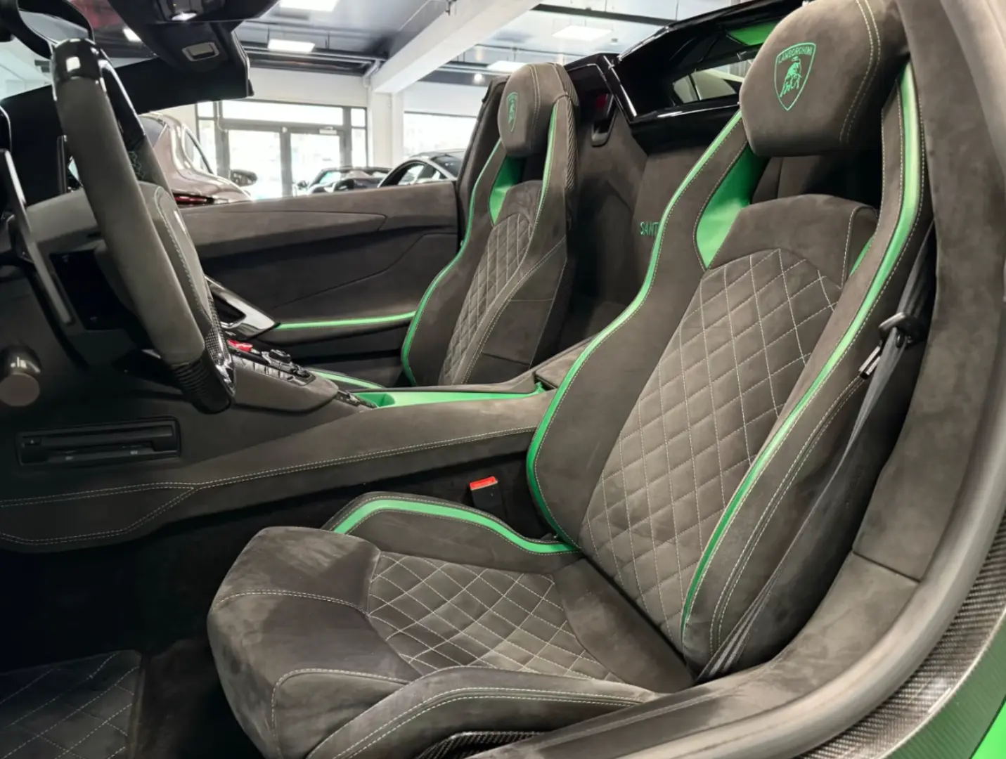 Lamborghini AVENTADOR S ROADSTER GREEN EXT&INT CARBON