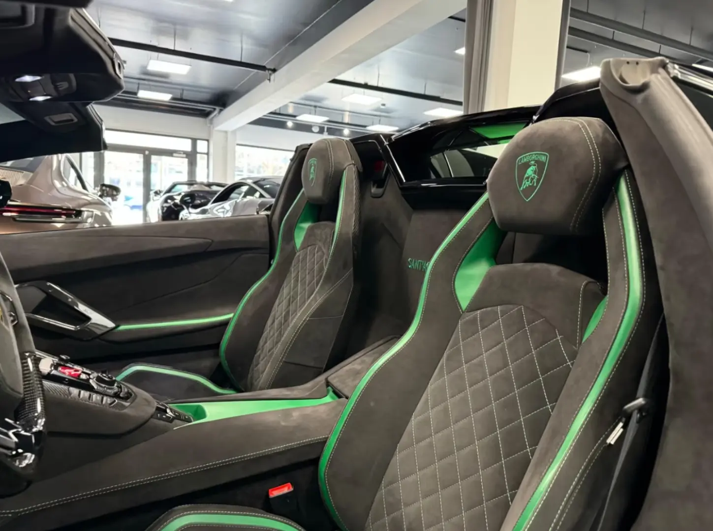 Lamborghini AVENTADOR S ROADSTER GREEN EXT&INT CARBON
