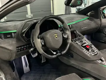 Lamborghini AVENTADOR S ROADSTER GREEN EXT&INT CARBON