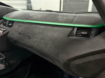 Lamborghini AVENTADOR S ROADSTER GREEN EXT&INT CARBON