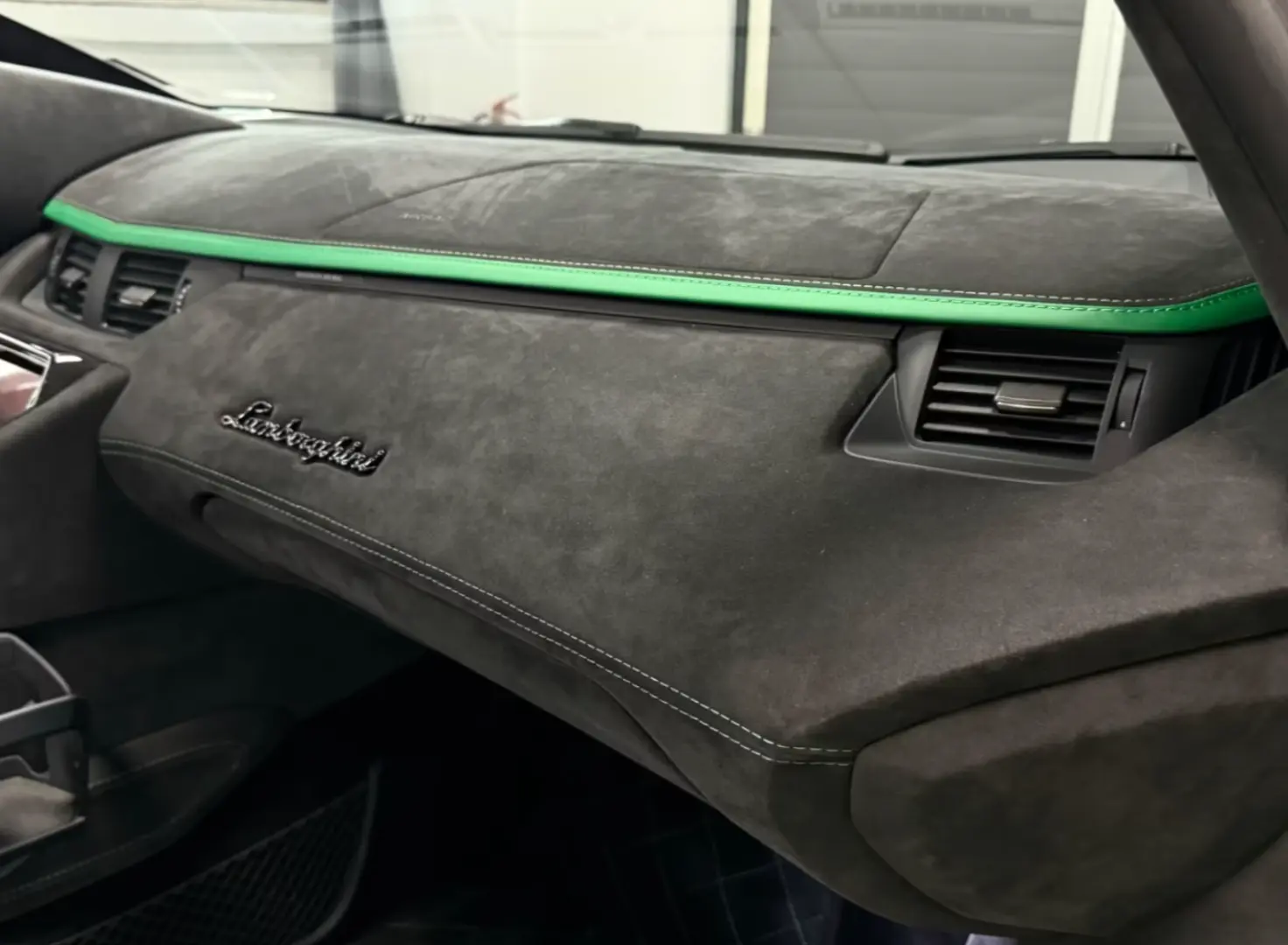 Lamborghini AVENTADOR S ROADSTER GREEN EXT&INT CARBON