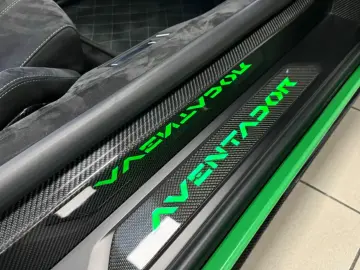 Lamborghini AVENTADOR S ROADSTER GREEN EXT&INT CARBON
