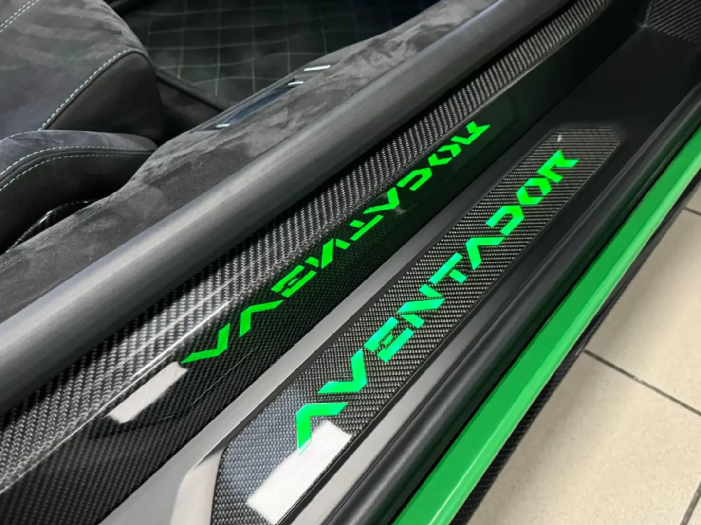Lamborghini AVENTADOR S ROADSTER GREEN EXT&INT CARBON