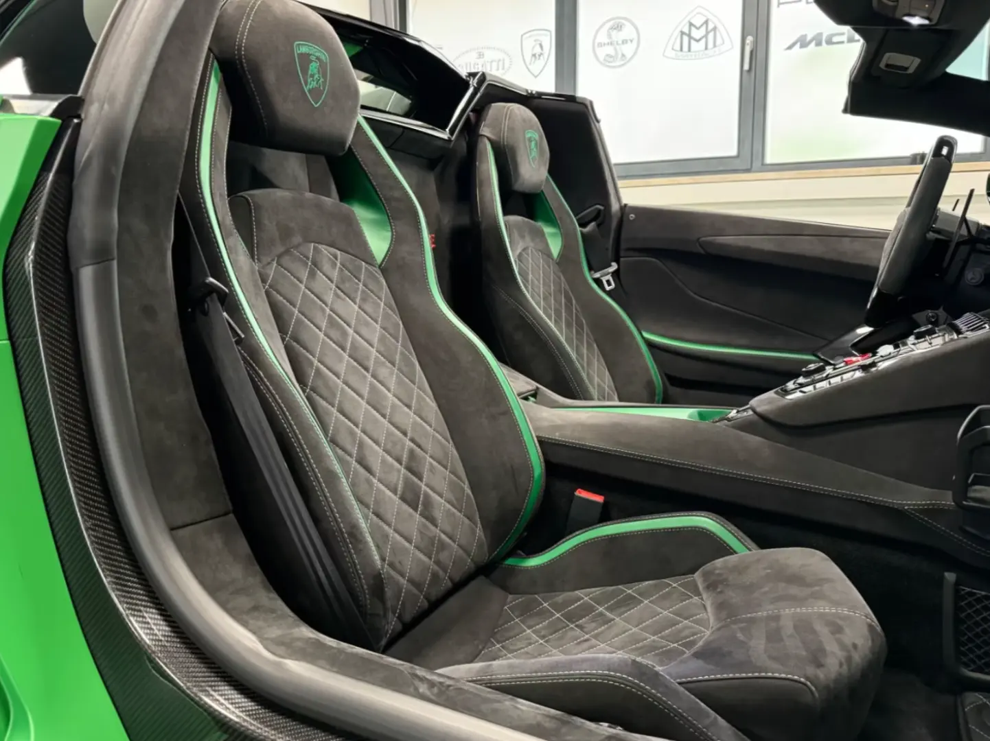 Lamborghini AVENTADOR S ROADSTER GREEN EXT&INT CARBON