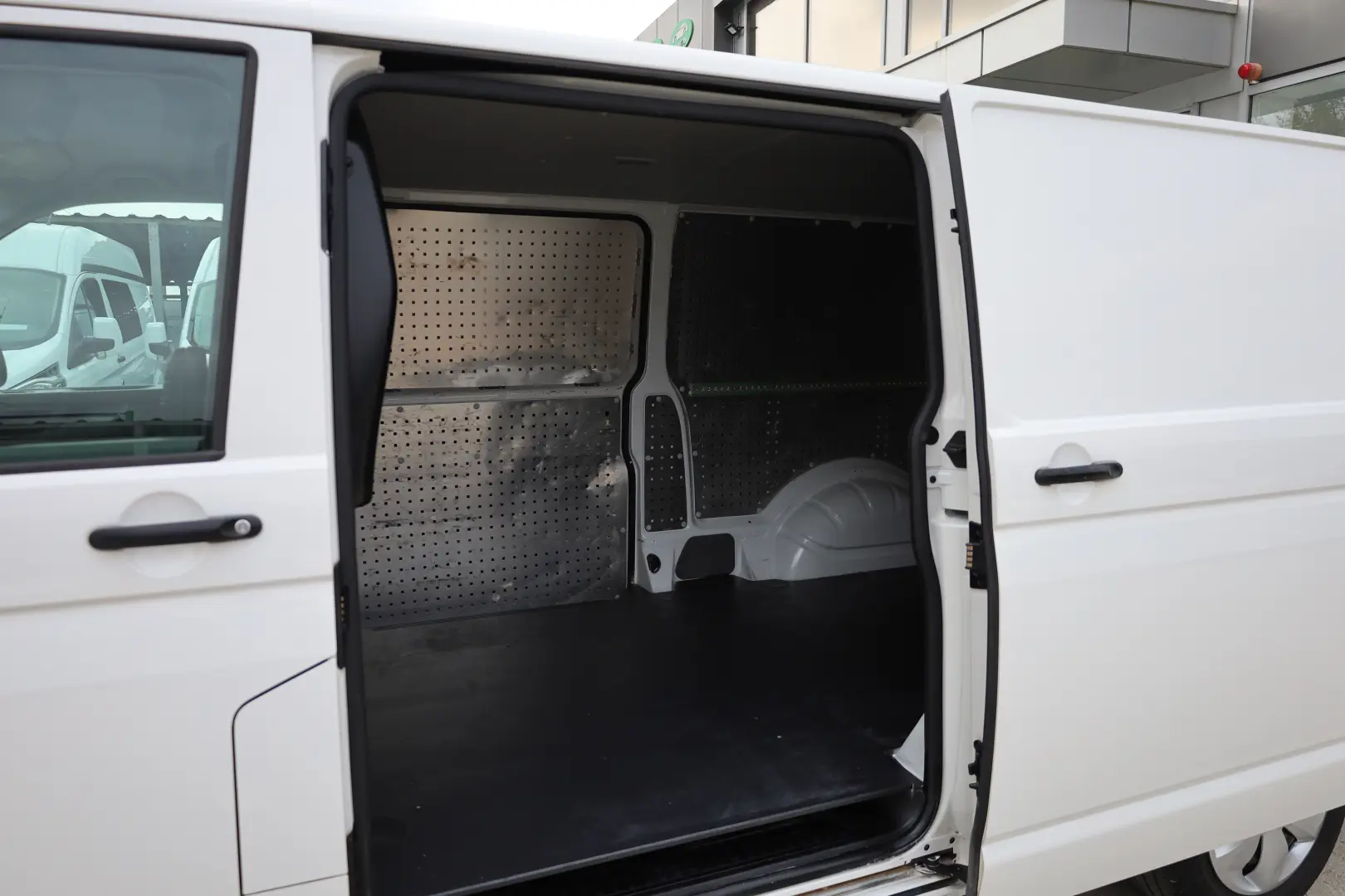 Volkswagen Transporter L2H1 2.0 110 CP