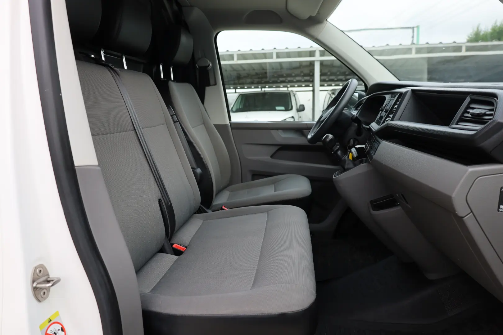 Volkswagen Transporter L2H1 2.0 110 CP