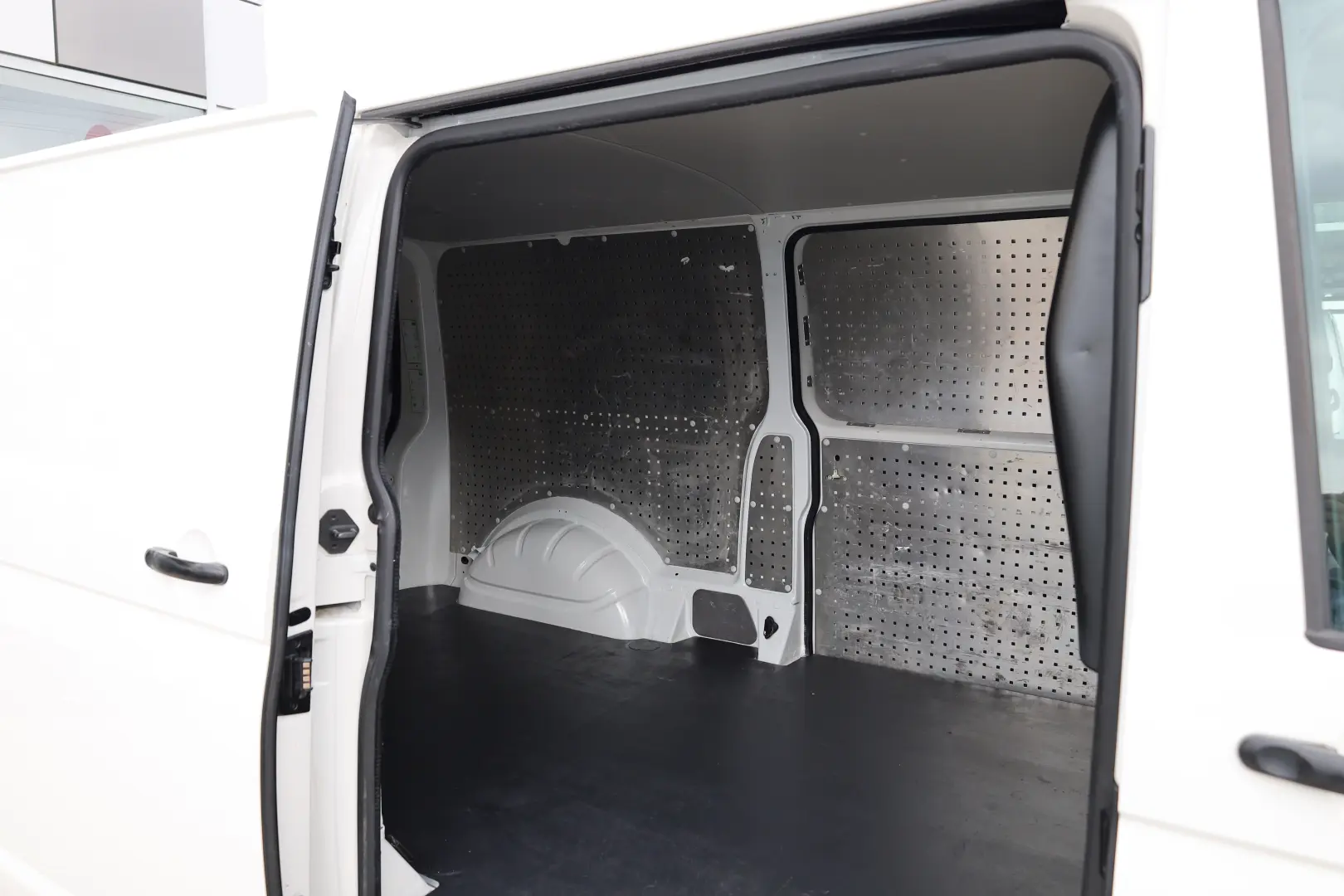 Volkswagen Transporter L2H1 2.0 110 CP