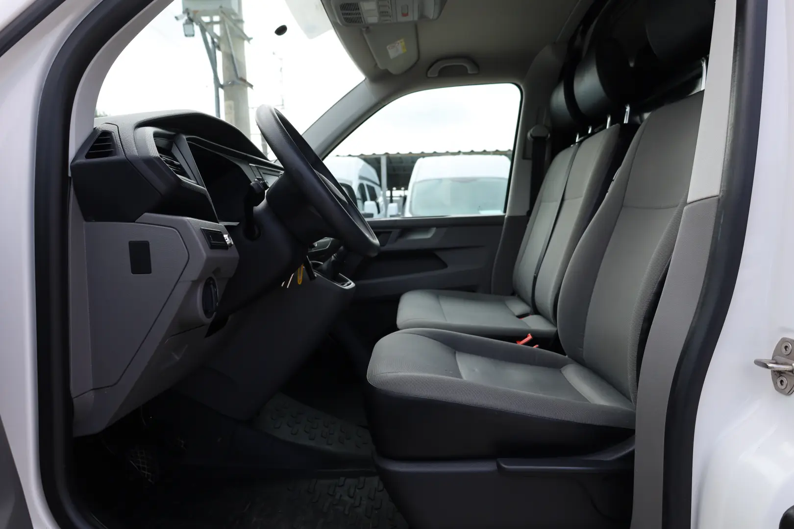 Volkswagen Transporter L2H1 2.0 110 CP
