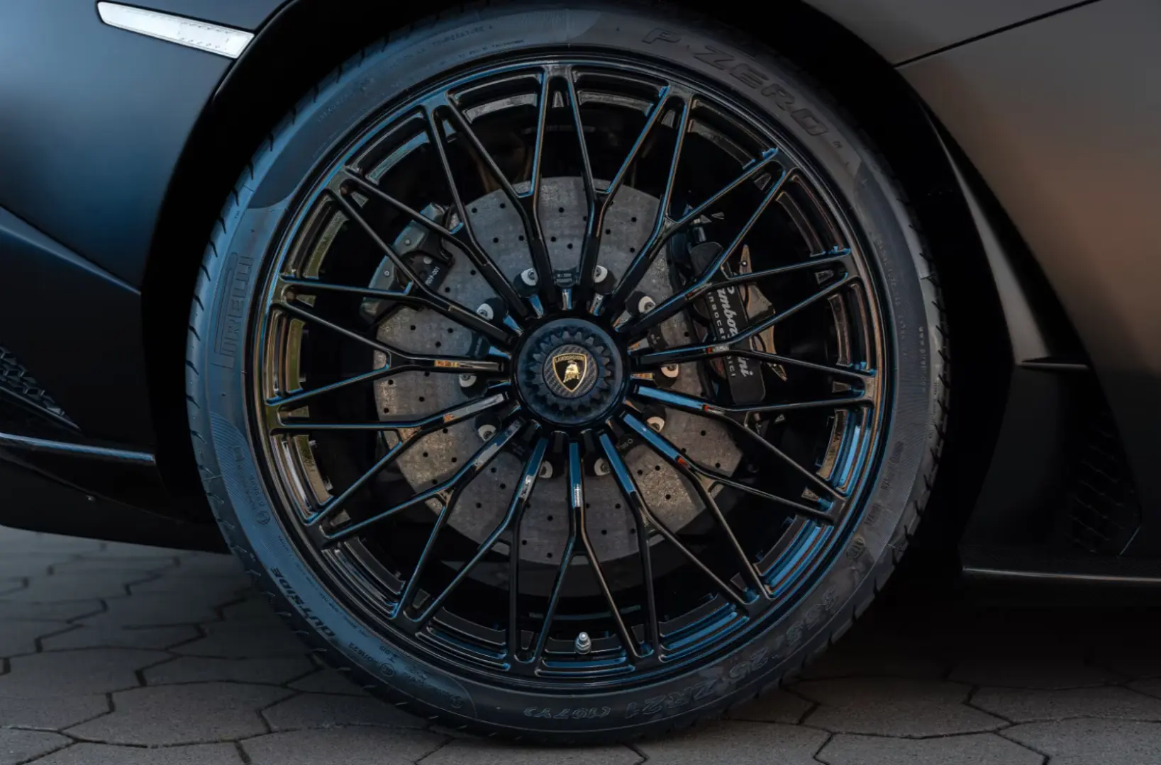 Lamborghini Aventador S Roadster Carbon Lift Park Assist DAB