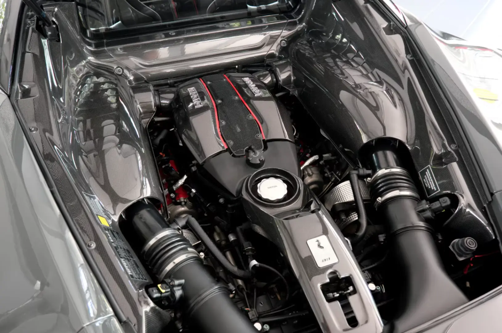 Ferrari 488 Pista DCT Carbon-Exterior TwoTonePaint