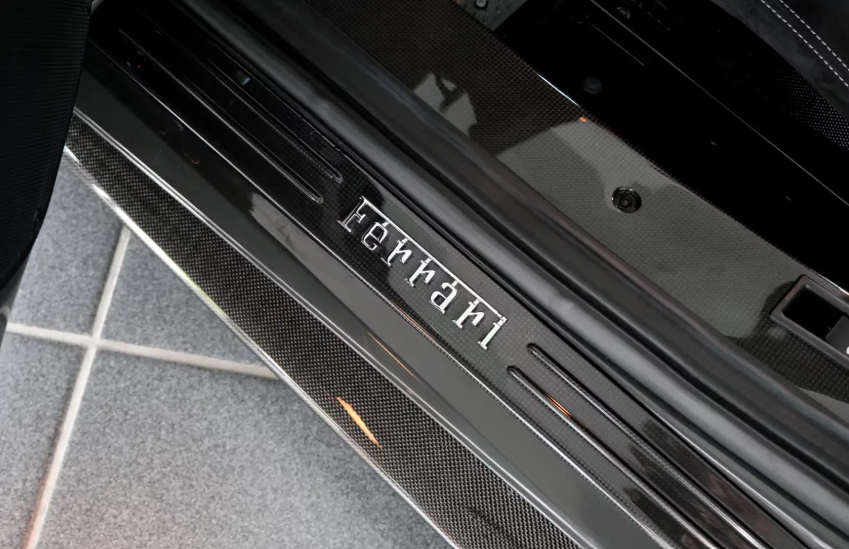 Ferrari 488 Pista DCT Carbon-Exterior TwoTonePaint