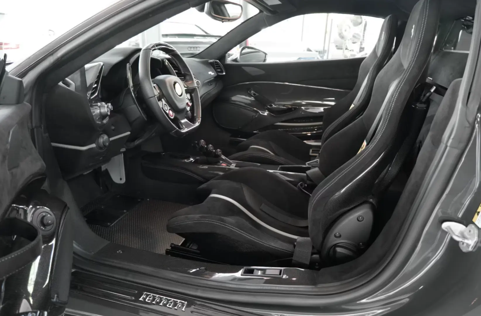 Ferrari 488 Pista DCT Carbon-Exterior TwoTonePaint