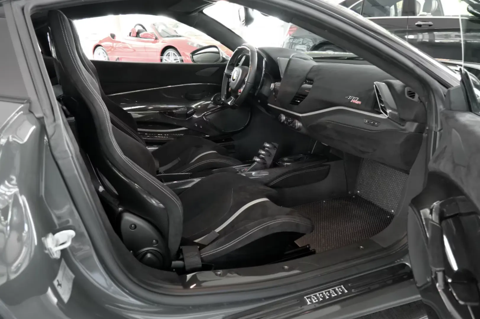Ferrari 488 Pista DCT Carbon-Exterior TwoTonePaint