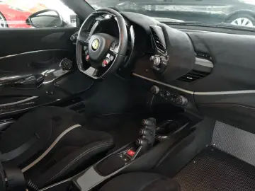Ferrari 488 Pista DCT Carbon-Exterior TwoTonePaint