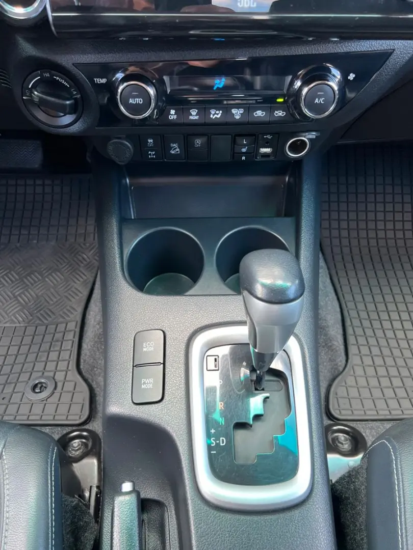 Hilux Executive VIP 2.8 D-4D 4X4  ROLL  AHK
