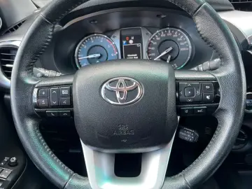 Hilux Executive VIP 2.8 D-4D 4X4  ROLL  AHK