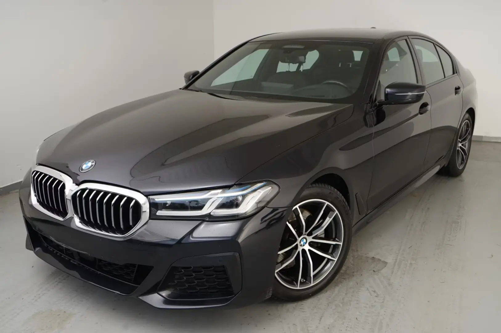 BMW 520 d xDrive Limuzină (M-Sport Navi