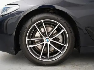 BMW 520 d xDrive Limuzină (M-Sport Navi