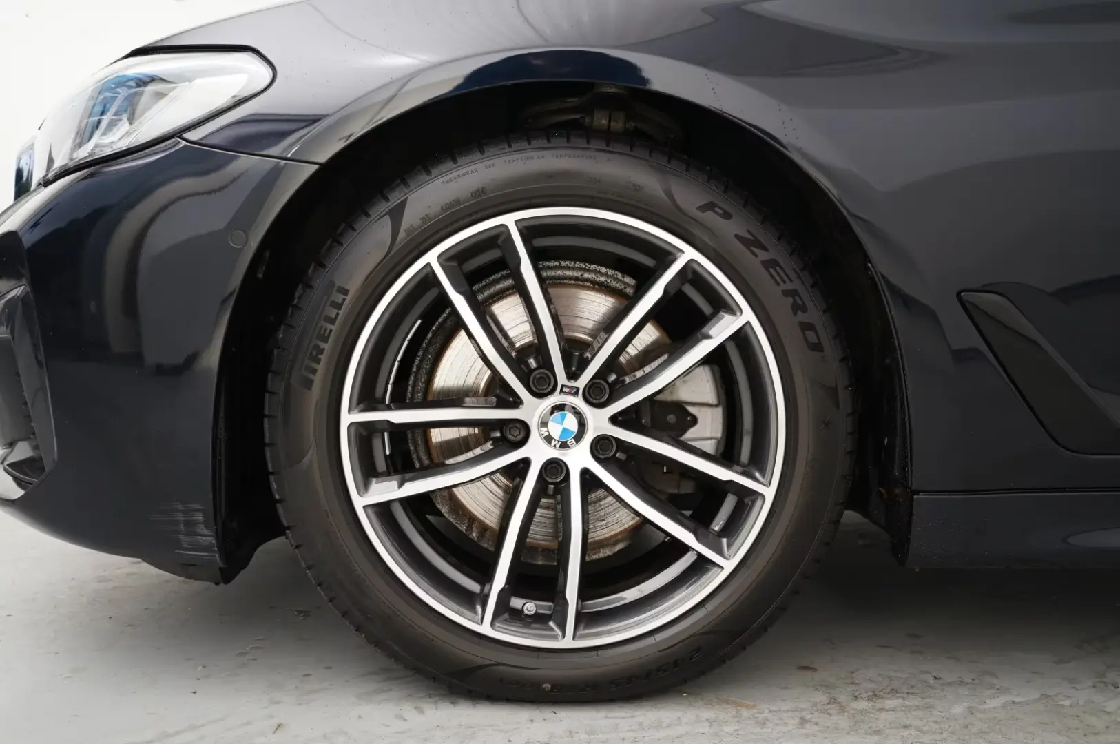 BMW 520 d xDrive Limuzină (M-Sport Navi