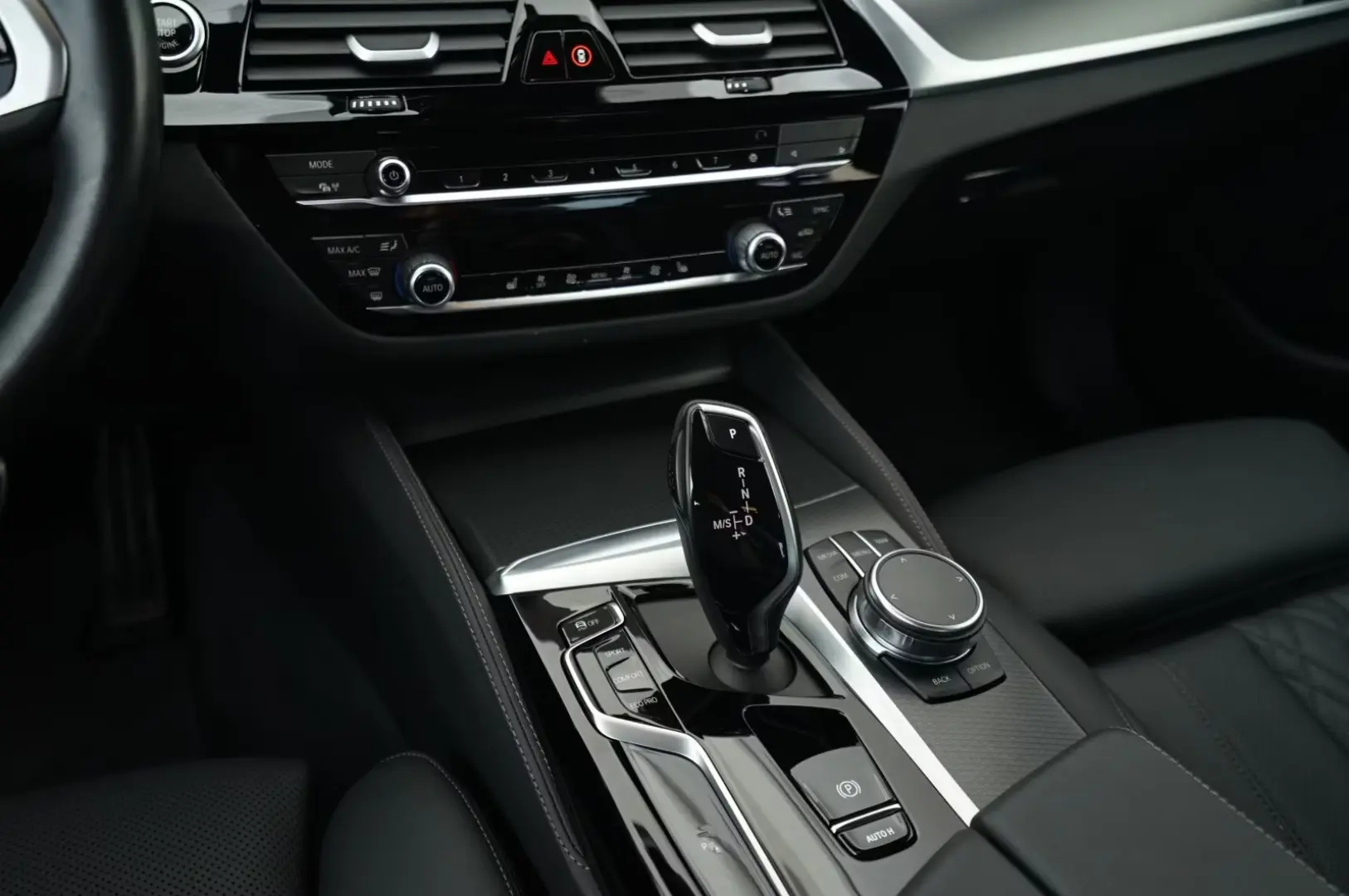 BMW 520 d xDrive Limuzină (M-Sport Navi
